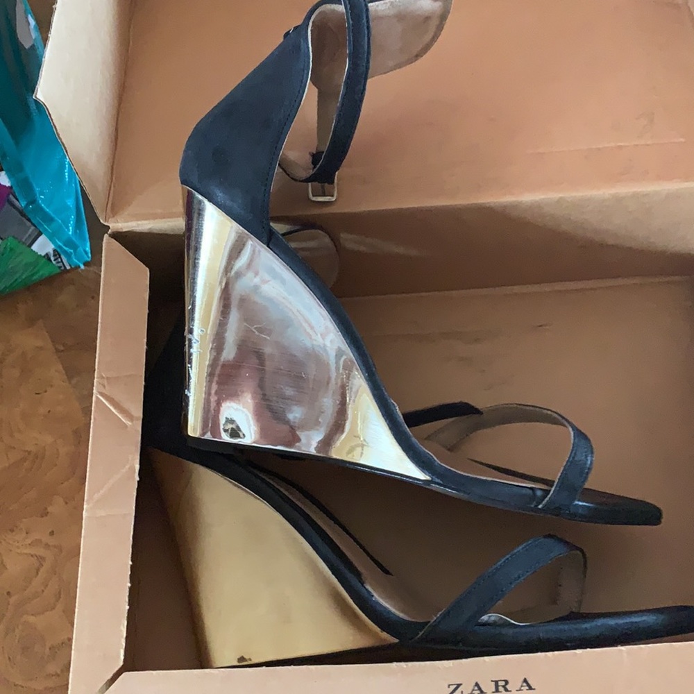 Sandals - Picture 3 of 4